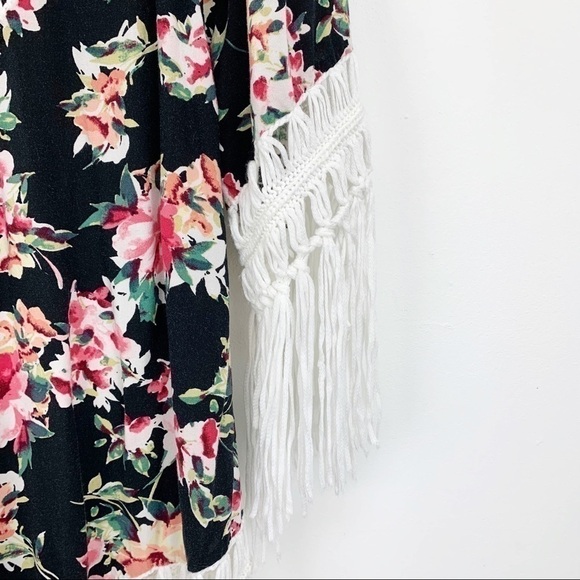 LOVE J Crochet and Fringe Top Size Medium - Picture 3 of 8